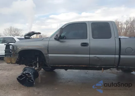 2002 Chevrolet Silverado 2500Hd Ls z USA, uszkodzony, nr VIN 1GCHK29U72Z127082